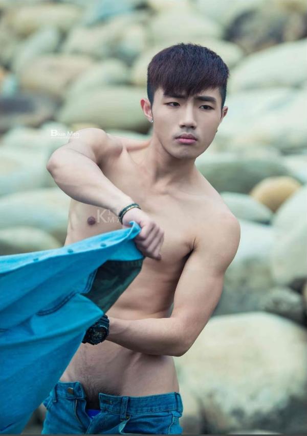 Whoseman-8-花漾文青男孩-許禾